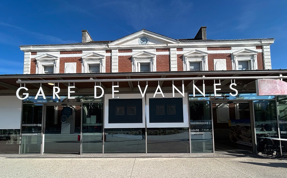 Bretagne mit Kindern - Südküste Familienreise in die südliche Bretagne: Hier sieht man den Bahnhof der Stadt Vannes