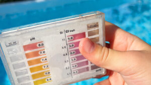 Mehr über den Artikel erfahren Euer Poolwasser wird grün? Unsere Tipps zur Wasserpflege